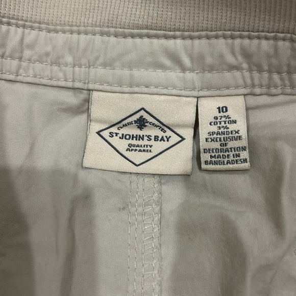 Bermuda Shorts - Picture 4 of 5